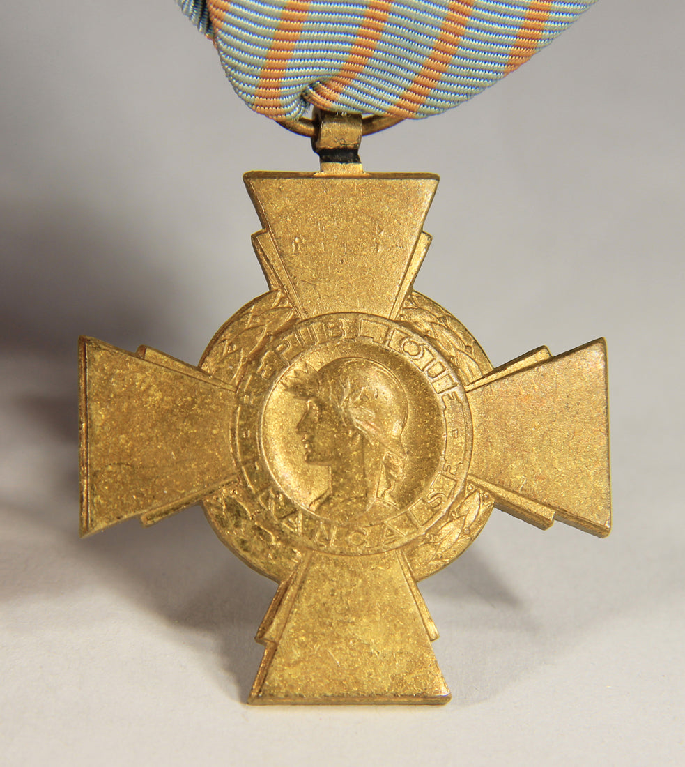 France 1930 WWI War Medal La Croix Du Combattant - Combatant's Cross - Bronze L019475