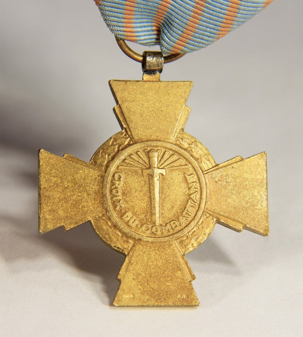France 1930 WWI War Medal La Croix Du Combattant - Combatant's Cross - Bronze L019475