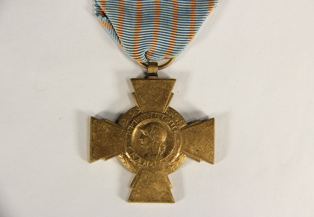 France 1930 WWI War Medal La Croix Du Combattant - Combatant's Cross - Bronze L019475