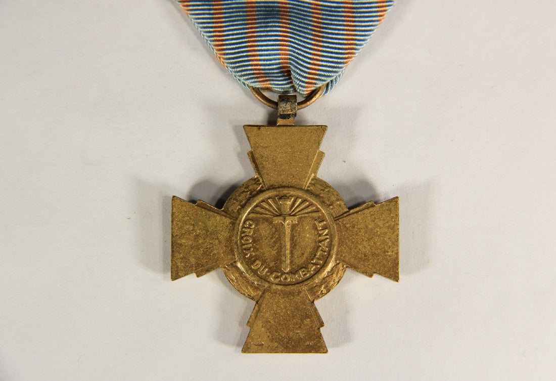 France 1930 WWI War Medal La Croix Du Combattant - Combatant's Cross - Bronze L019475
