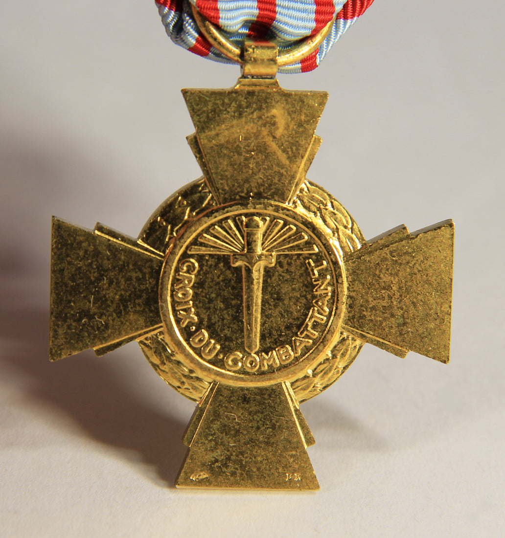 France 1930 WWI War Medal La Croix Du Combattant - Combatant's Cross - Bronze L019476