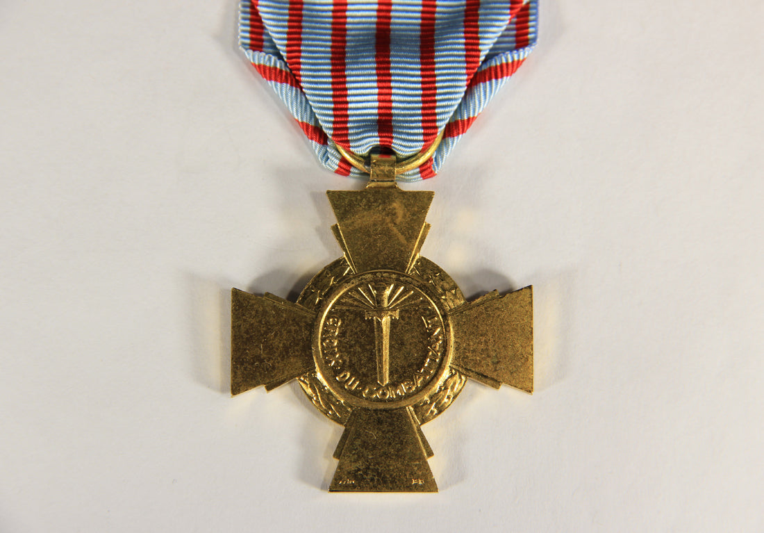 France 1930 WWI War Medal La Croix Du Combattant - Combatant's Cross - Bronze L019476