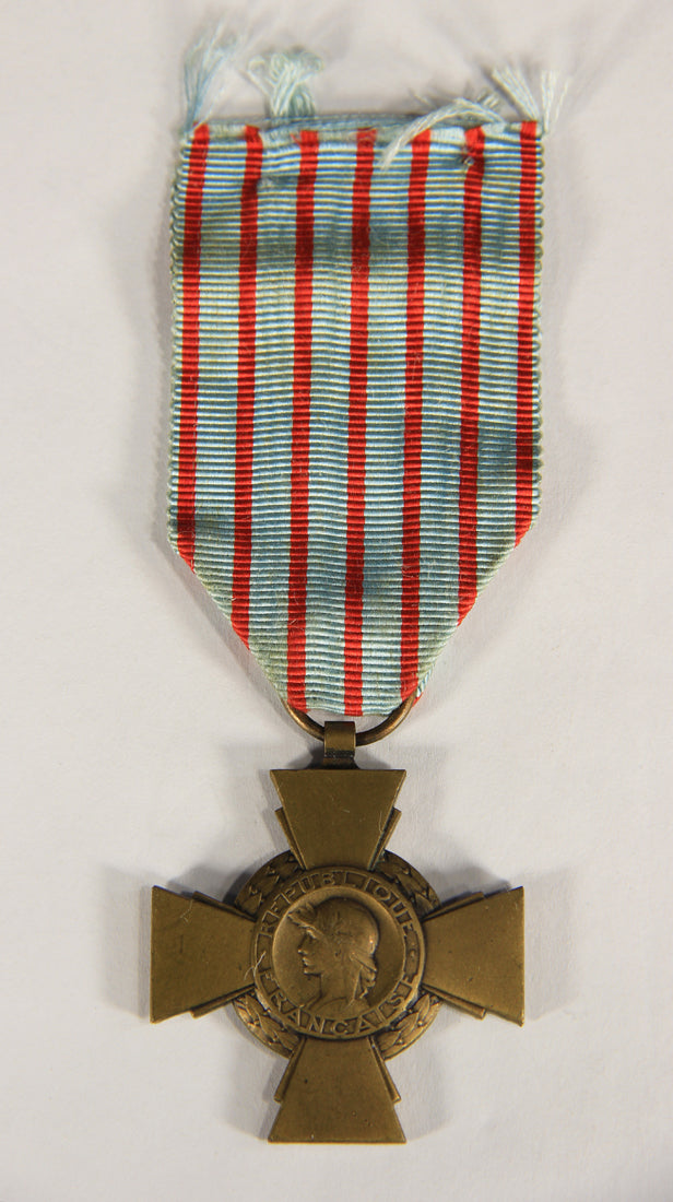 France 1930 WWI War Medal La Croix Du Combattant - Combatant's Cross - Bronze L019477