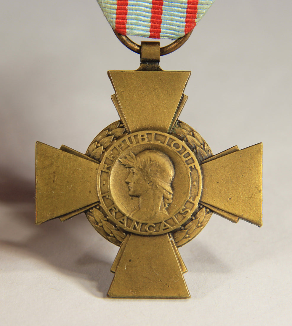 France 1930 WWI War Medal La Croix Du Combattant - Combatant's Cross - Bronze L019477