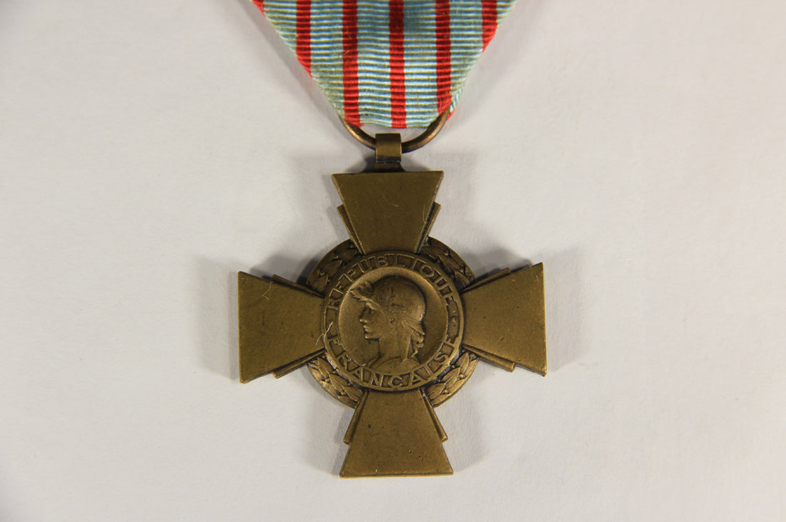 France 1930 WWI War Medal La Croix Du Combattant - Combatant's Cross - Bronze L019477