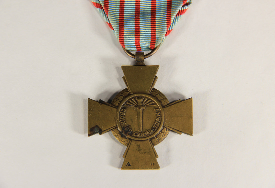 France 1930 WWI War Medal La Croix Du Combattant - Combatant's Cross - Bronze L019477