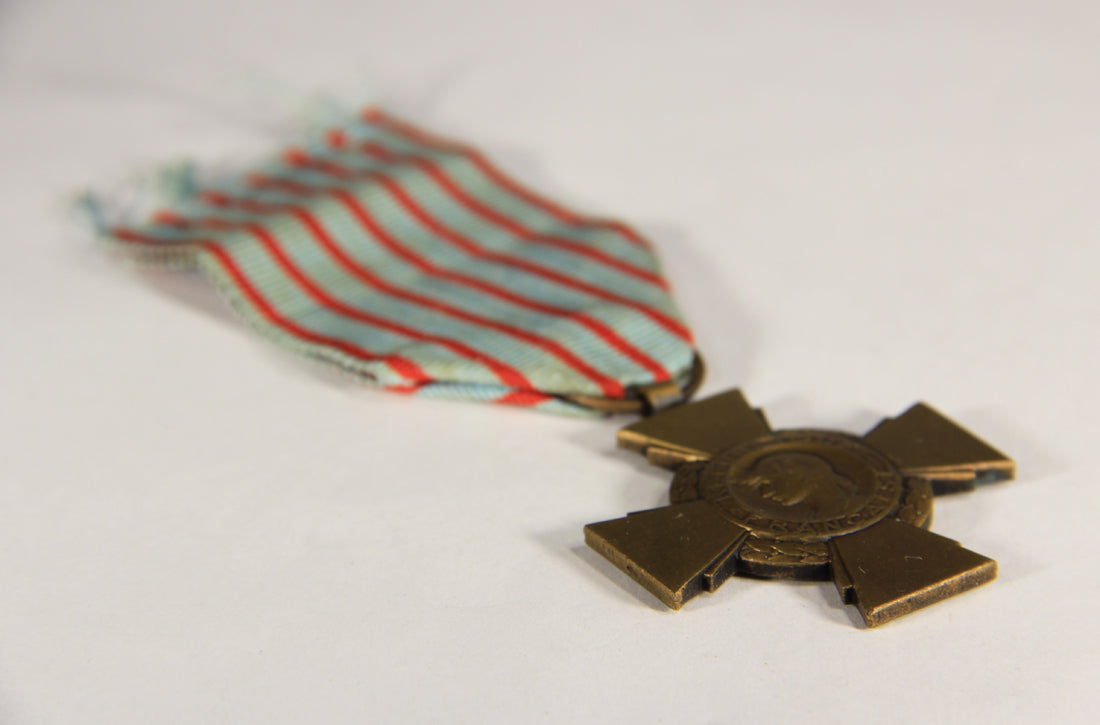 France 1930 WWI War Medal La Croix Du Combattant - Combatant's Cross - Bronze L019477