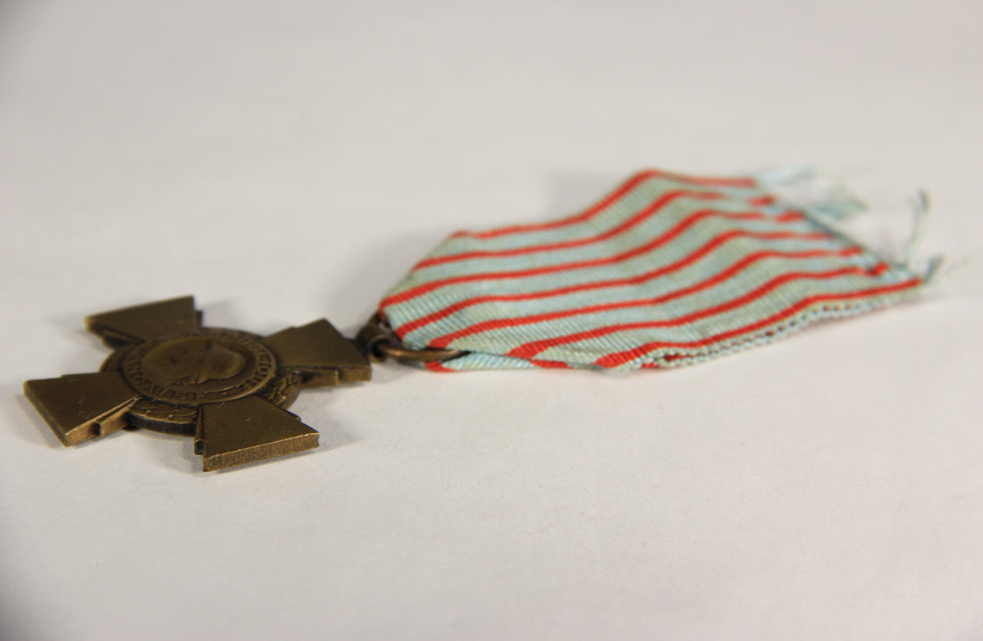 France 1930 WWI War Medal La Croix Du Combattant - Combatant's Cross - Bronze L019477