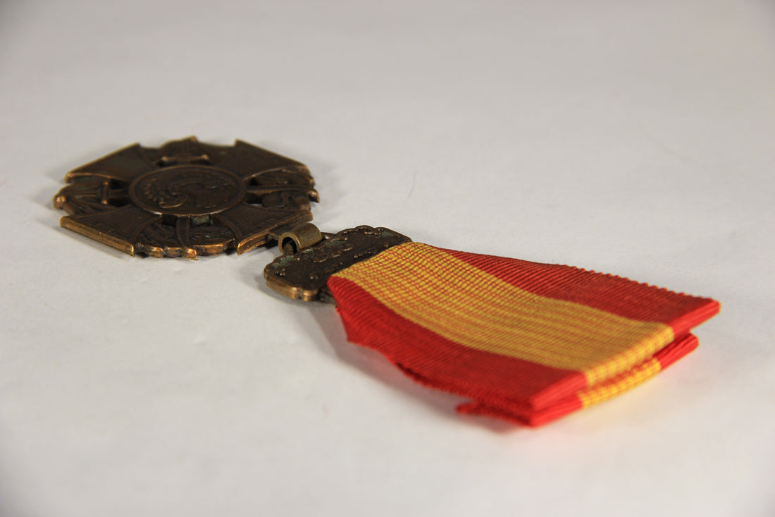 South Vietnam 1950 War Medal - Gallantry Cross - Bronze - Croix De Vaillance L019494