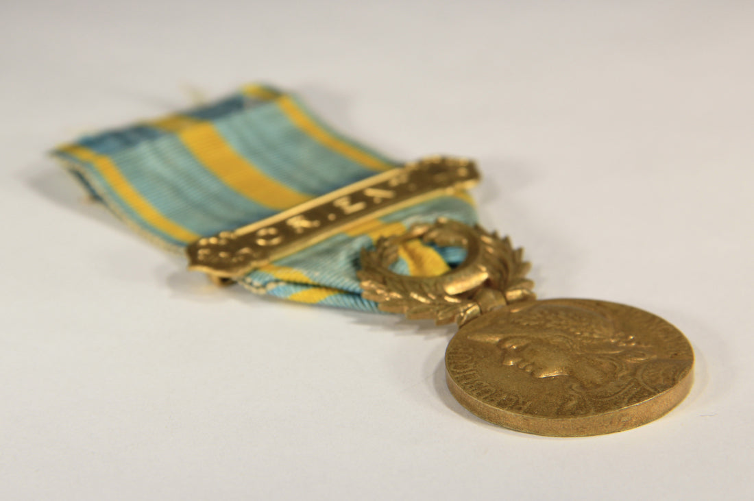 France 1926 WWI Médaille Commémorative D'Orient With Clasp - Gilded Bronze L019512