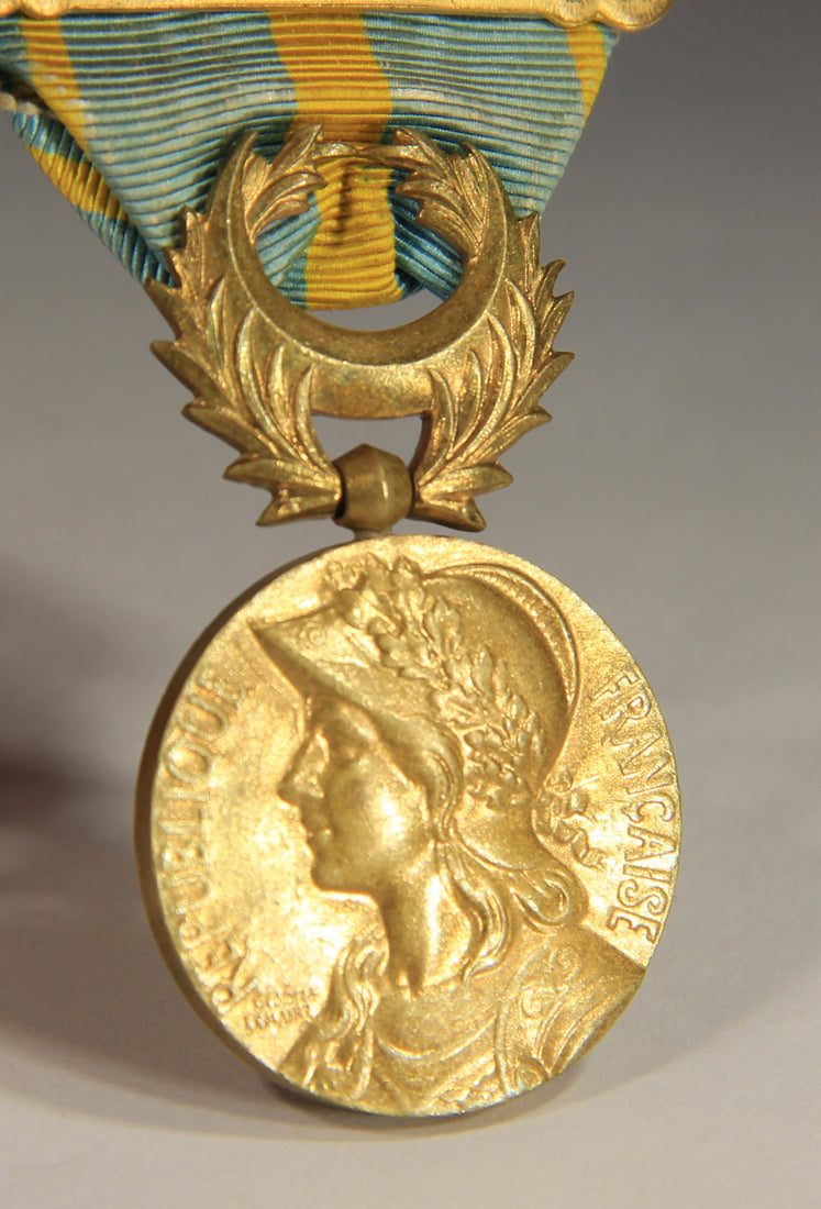 France 1926 WWI Médaille Commémorative D'Orient With Clasp - Gilded Bronze L019512