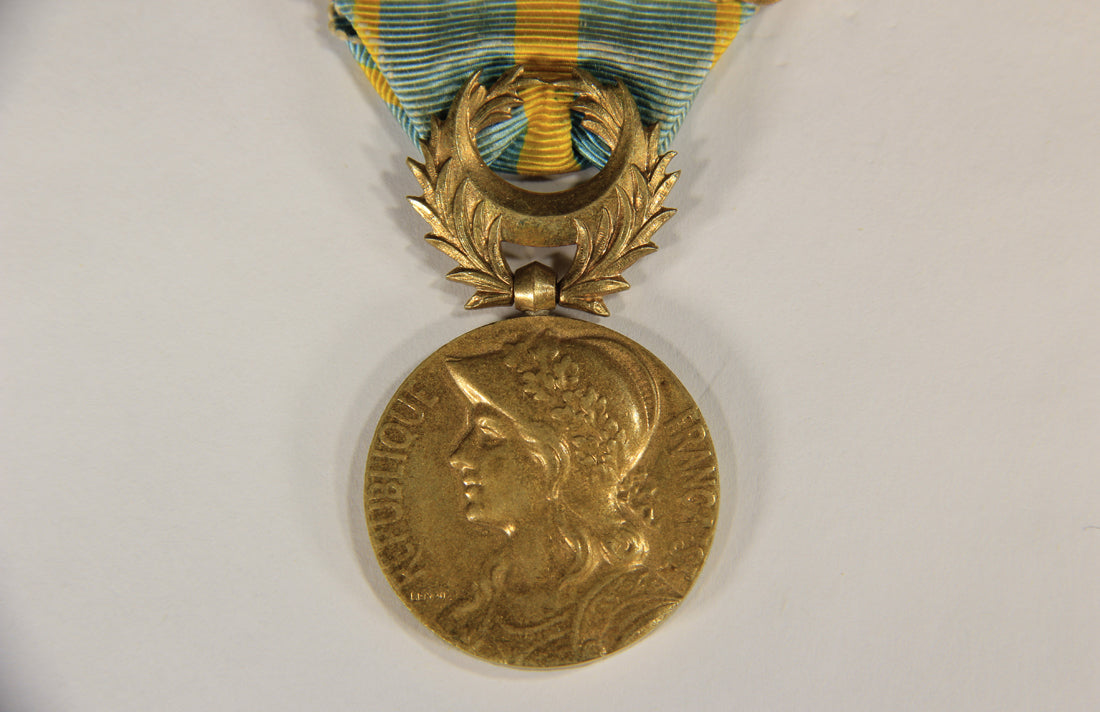 France 1926 WWI Médaille Commémorative D'Orient With Clasp - Gilded Bronze L019512