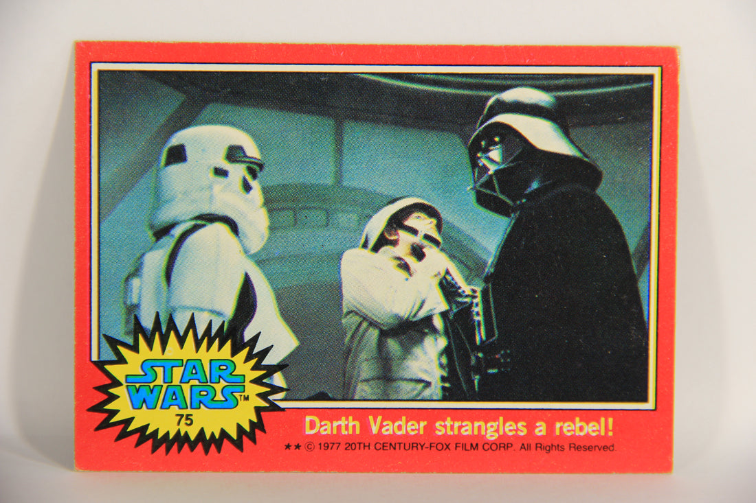 Star Wars 1977 Trading Card #75 Darth Vader Strangles A Rebel ENG Topps L019897