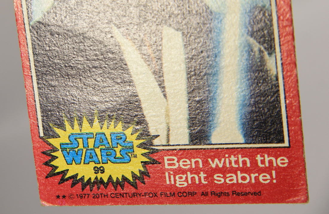 Star Wars 1977 Trading Card #99 Ben With The Light Sabre ENG Topps L019909