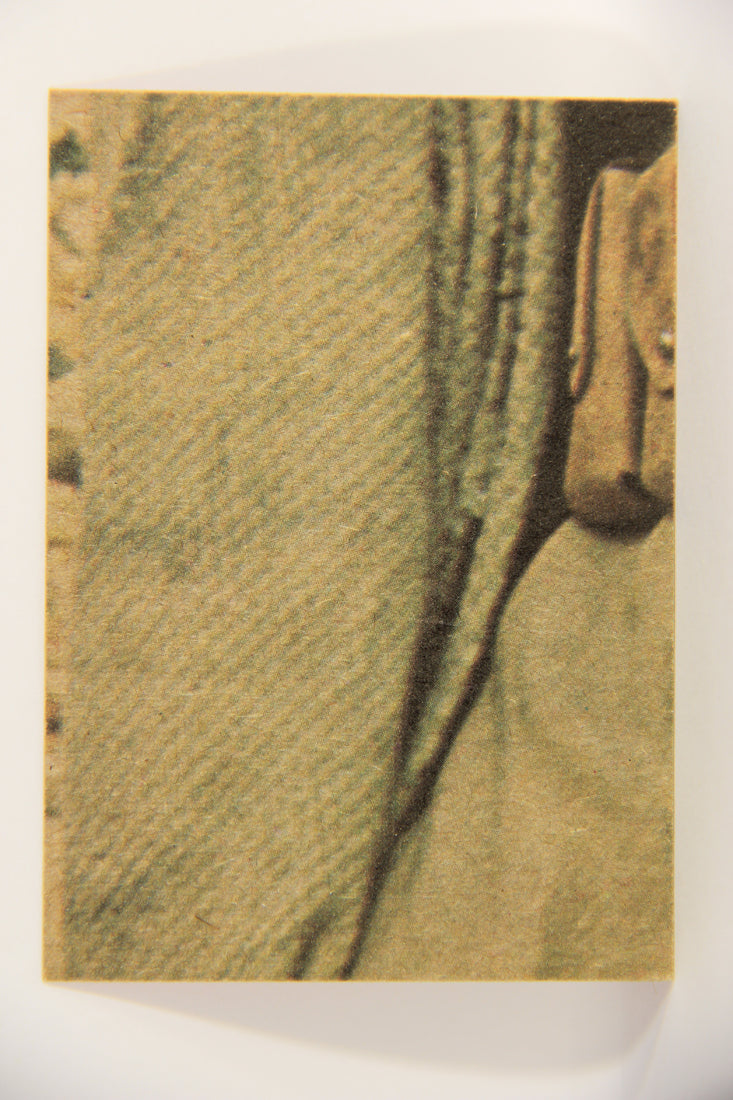 Star Wars 1977 Card #122 Millennium Falcon Speeds Through Space ENG Topps L019923