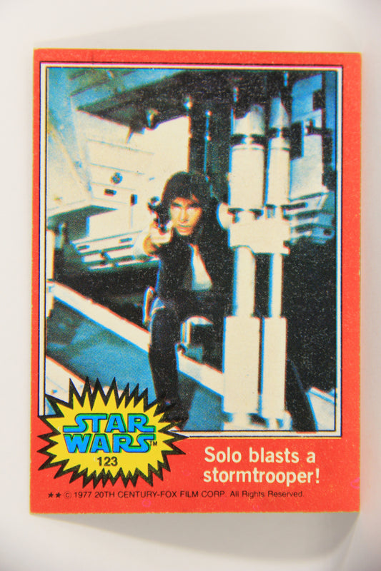 Star Wars 1977 Trading Card #123 Solo Blasts A Stormtrooper ENG Topps L019924