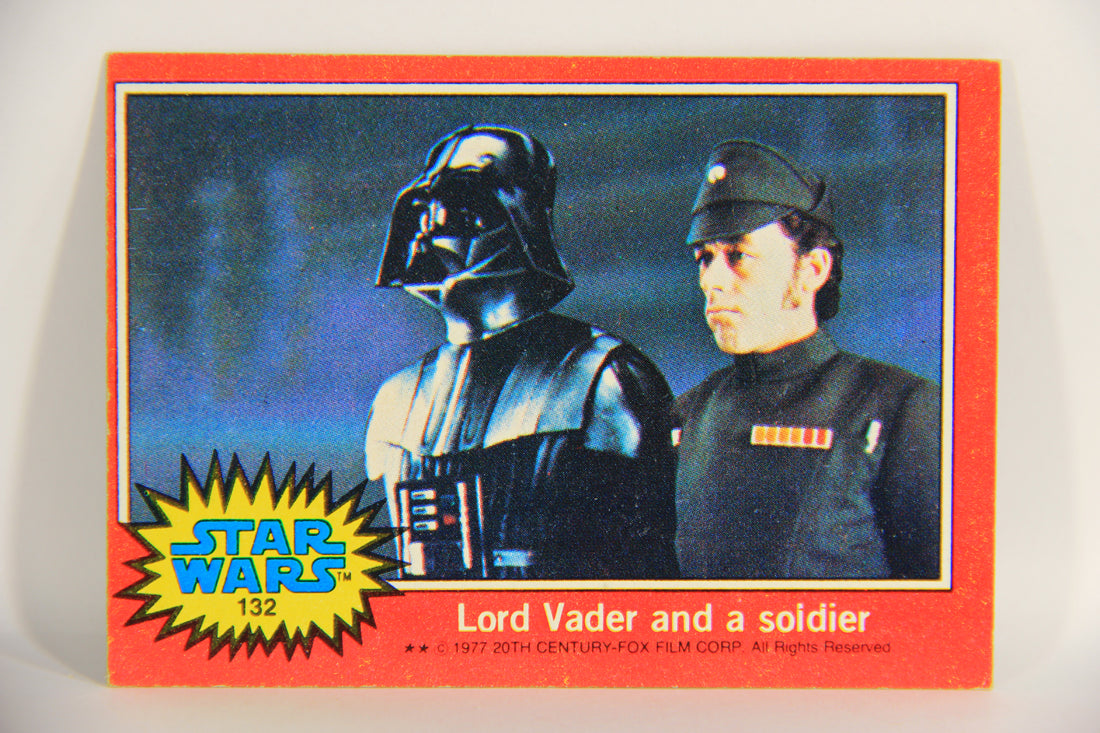 Star Wars 1977 Trading Card #132 Lord Vader And A Soldier ENG Topps L019928