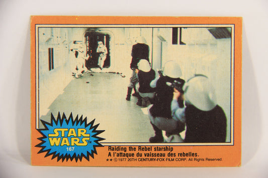 Star Wars 1977 Trading Card #167 Raiding The Rebel Starship FR-ENG OPC L020011