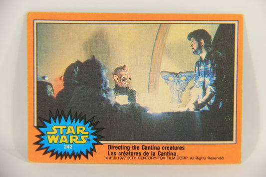 Star Wars 1977 Trading Card #242 Directing The Cantina Creatures FR-ENG OPC L020062