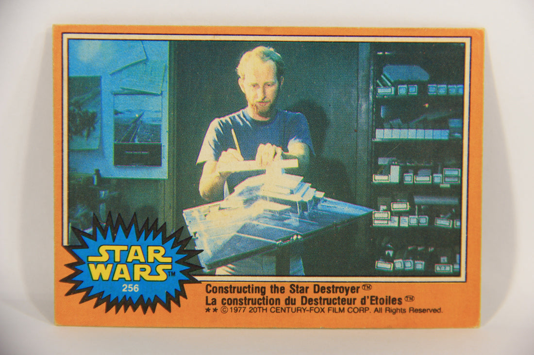 Star Wars 1977 Card #256 Constructing The Star Destroyer FR-ENG O-Pee-Chee L020071