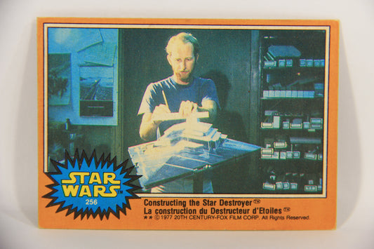 Star Wars 1977 Card #256 Constructing The Star Destroyer FR-ENG O-Pee-Chee L020071