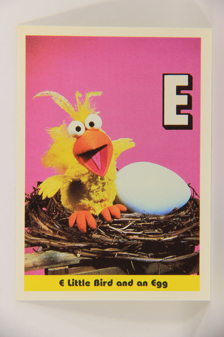 Sesame Street TV Show 1992 Trading Card #25 E Little Bird And An Egg ENG L020648