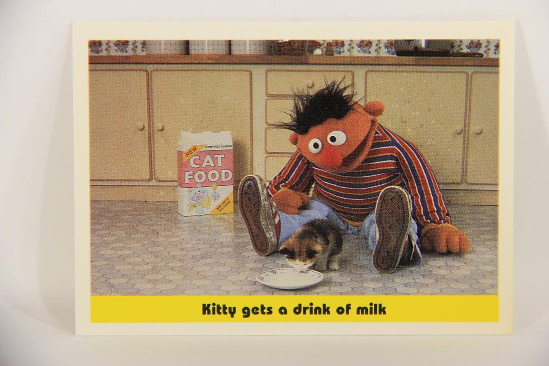 Seasame Street TV Show 1992 Trading Card #69 Kitty Gets A Drink Of Milk ENG L020692