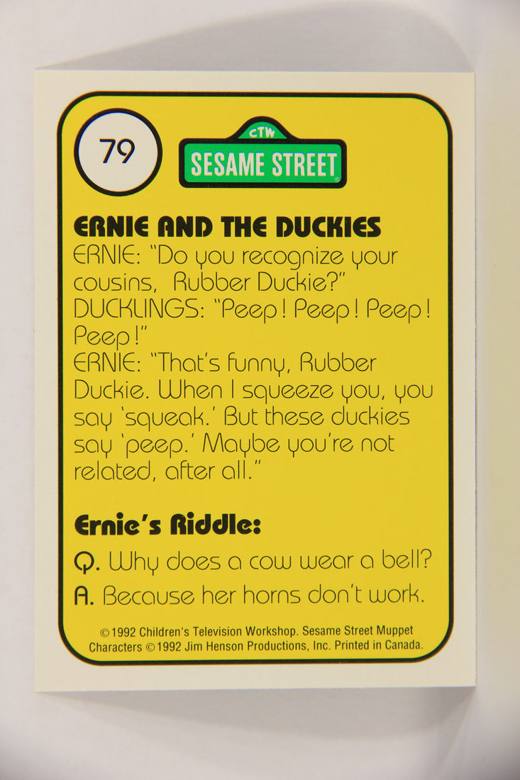 Seasame Street TV Show 1992 Trading Card #79 Ernie Feeds All The Duckies ENG L020702