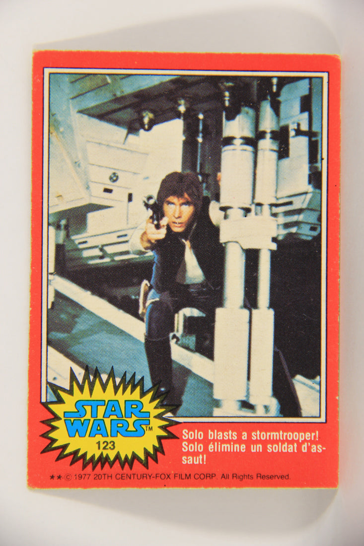 Star Wars 1977 Trading Card #123 Solo Blasts A Stormtrooper FR-ENG OPC L020860