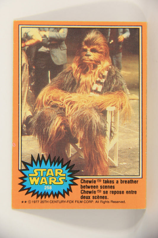 Star Wars 1977 Card #258 Chewie Takes A Breather Between Scenes FR-ENG OPC L020871