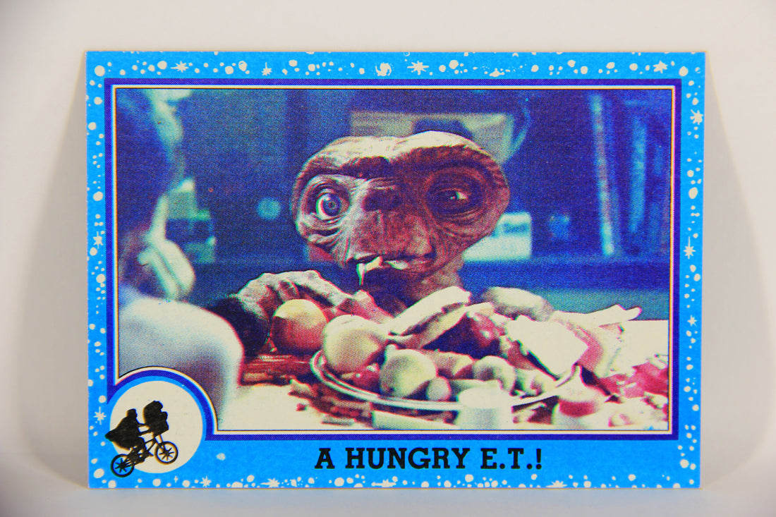E.T. The Extra-Terrestrial 1982 Trading Card #19 A Hungry E.T. ENG Topps L020984