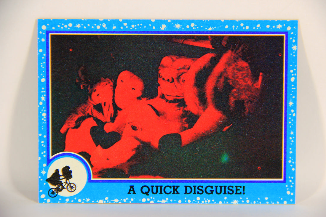 E.T. The Extra-Terrestrial 1982 Trading Card #21 A Quick Disguise ENG Topps L020986