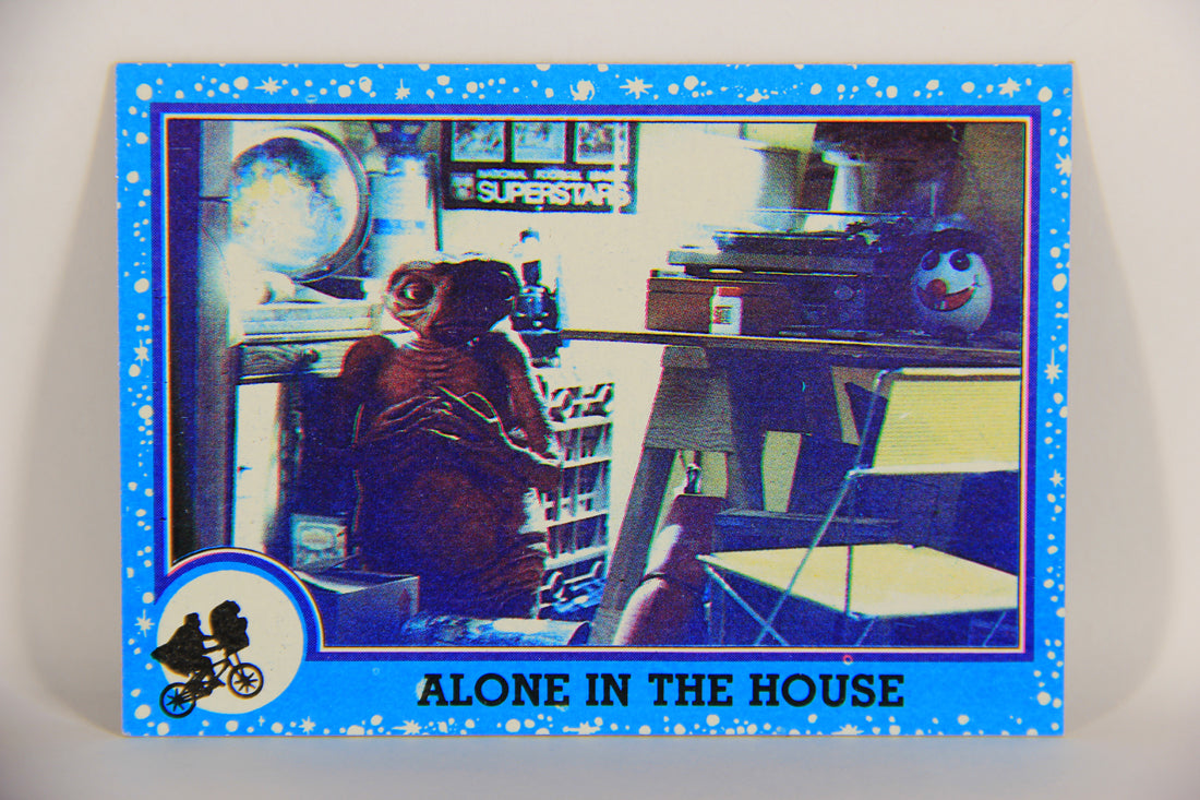 E.T. The Extra-Terrestrial 1982 Trading Card #22 Alone In The House ENG Topps L020987
