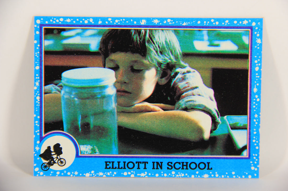 E.T. The Extra-Terrestrial 1982 Trading Card #28 Elliott In School ENG Topps L020993
