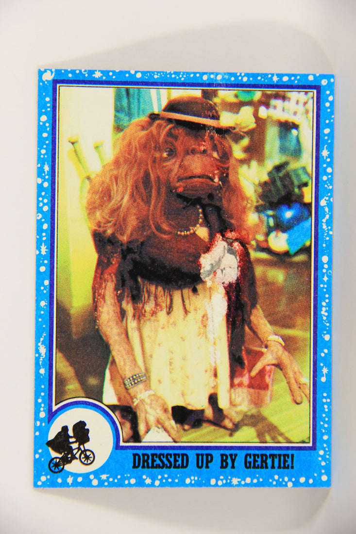 E.T. The Extra-Terrestrial 1982 Trading Card #36 Dressed Up By Gertie ENG Topps L021001