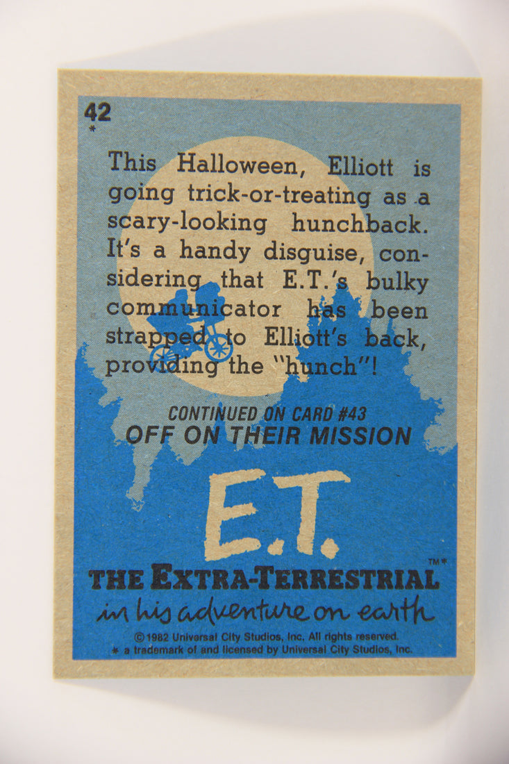 E.T. The Extra-Terrestrial 1982 Trading Card #42 Elliott's Disguise ENG Topps L021007