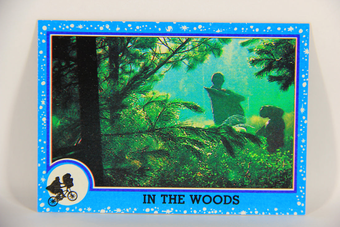 E.T. The Extra-Terrestrial 1982 Trading Card #46 In The Woods ENG Topps L021011