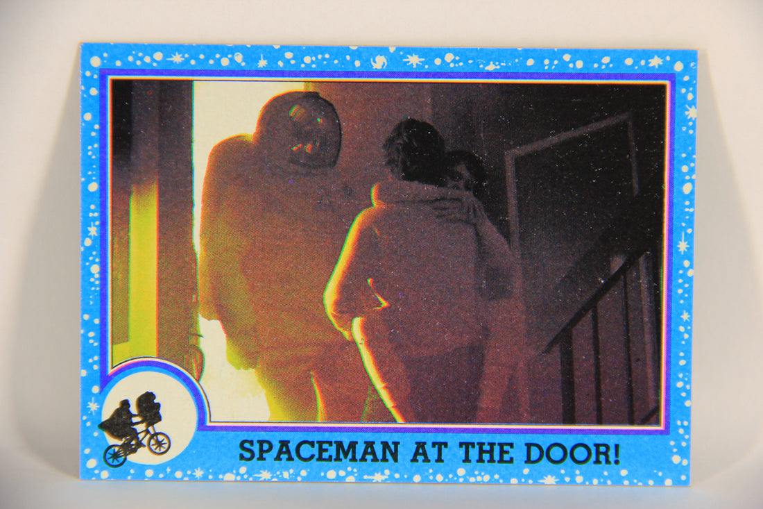 E.T. The Extra-Terrestrial 1982 Trading Card #52 Spaceman At The Door ENG Topps L021017