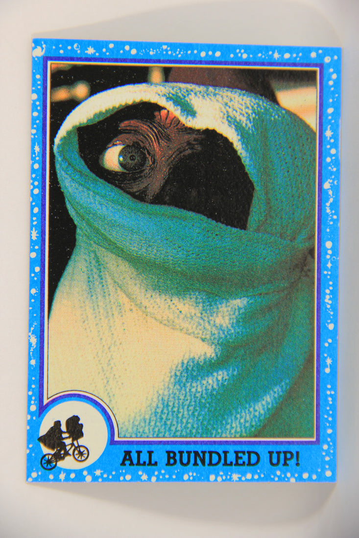 E.T. The Extra-Terrestrial 1982 Trading Card #61 All Bundled Up ENG Topps L021026