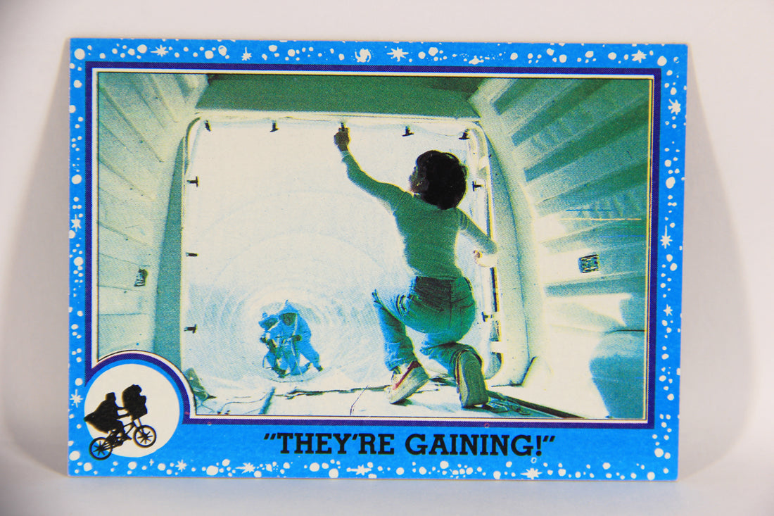 E.T. The Extra-Terrestrial 1982 Trading Card #63 They're Gaining ENG Topps L021028