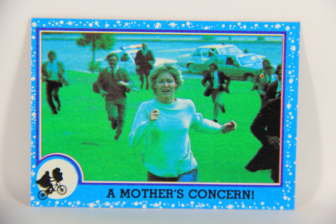 E.T. The Extra-Terrestrial 1982 Trading Card #67 A Mother's Concern ENG Topps L021032
