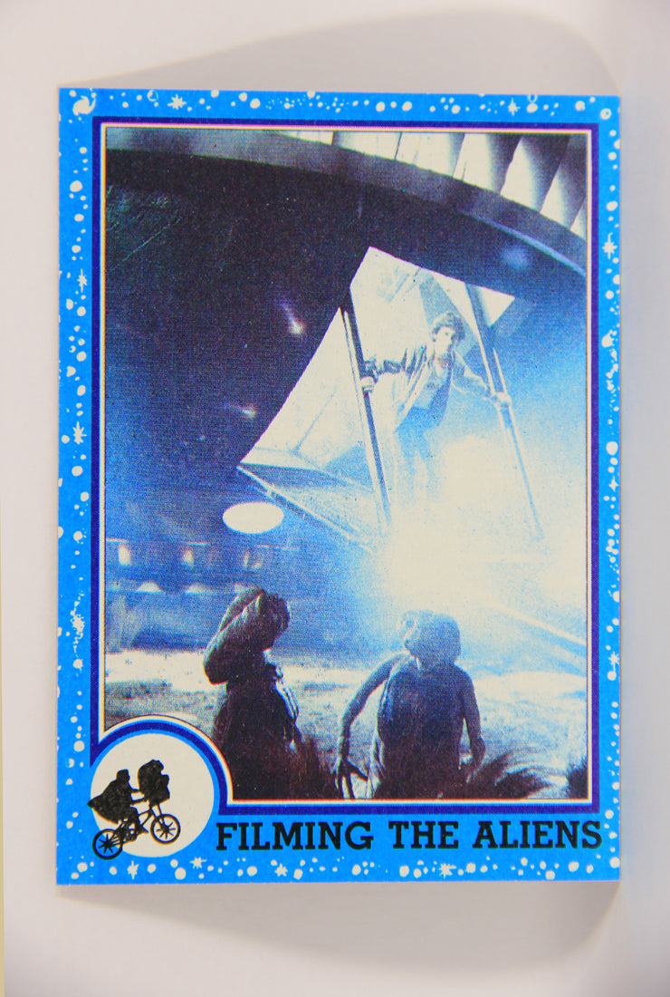 E.T. The Extra-Terrestrial 1982 Trading Card #84 Filming The Aliens ENG Topps L021049