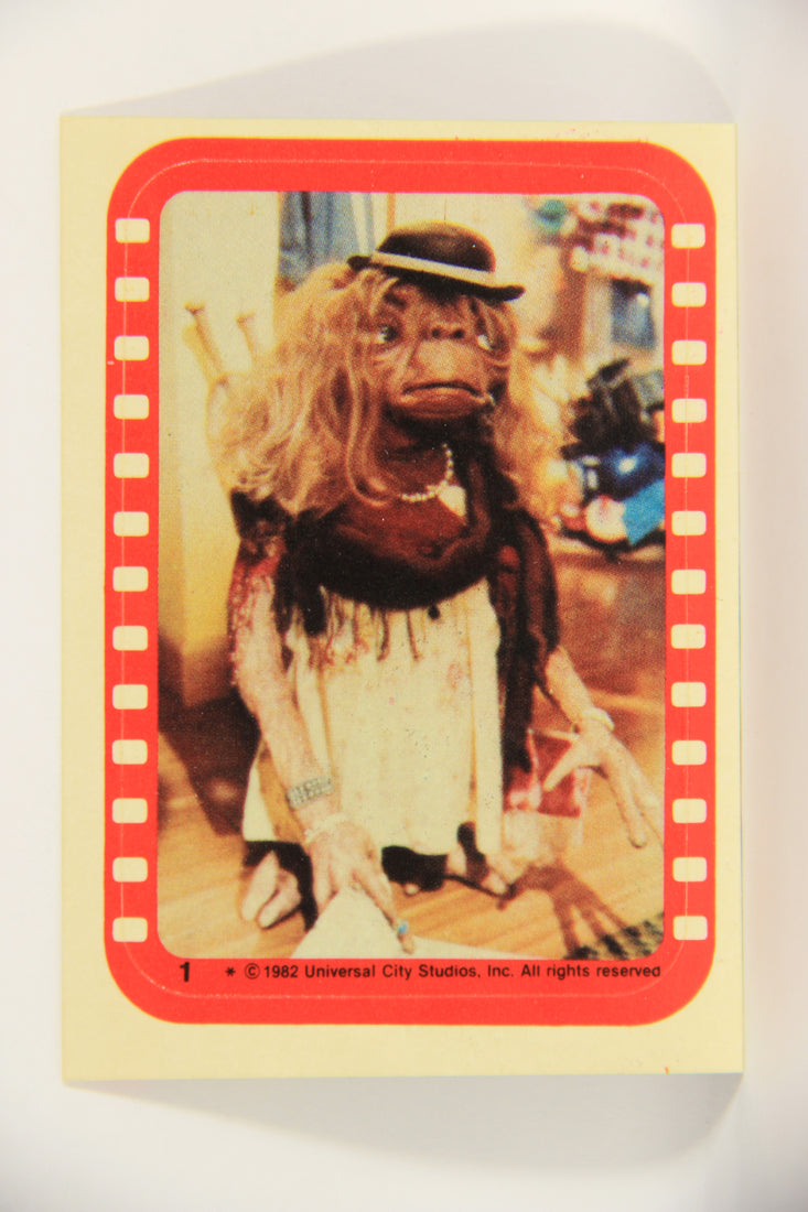 E.T. The Extra-Terrestrial 1982 Trading Card Sticker #1 E.T. Dressed As Woman L021053