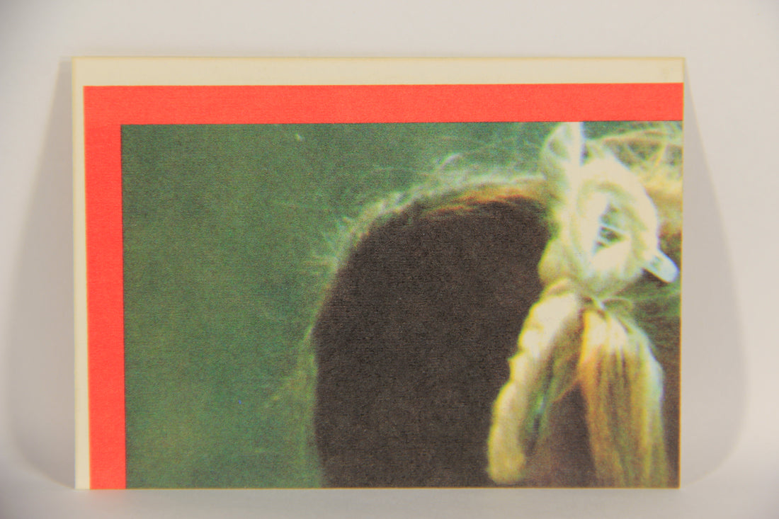 E.T. The Extra-Terrestrial 1982 Trading Card Sticker #1 E.T. Dressed As Woman L021053