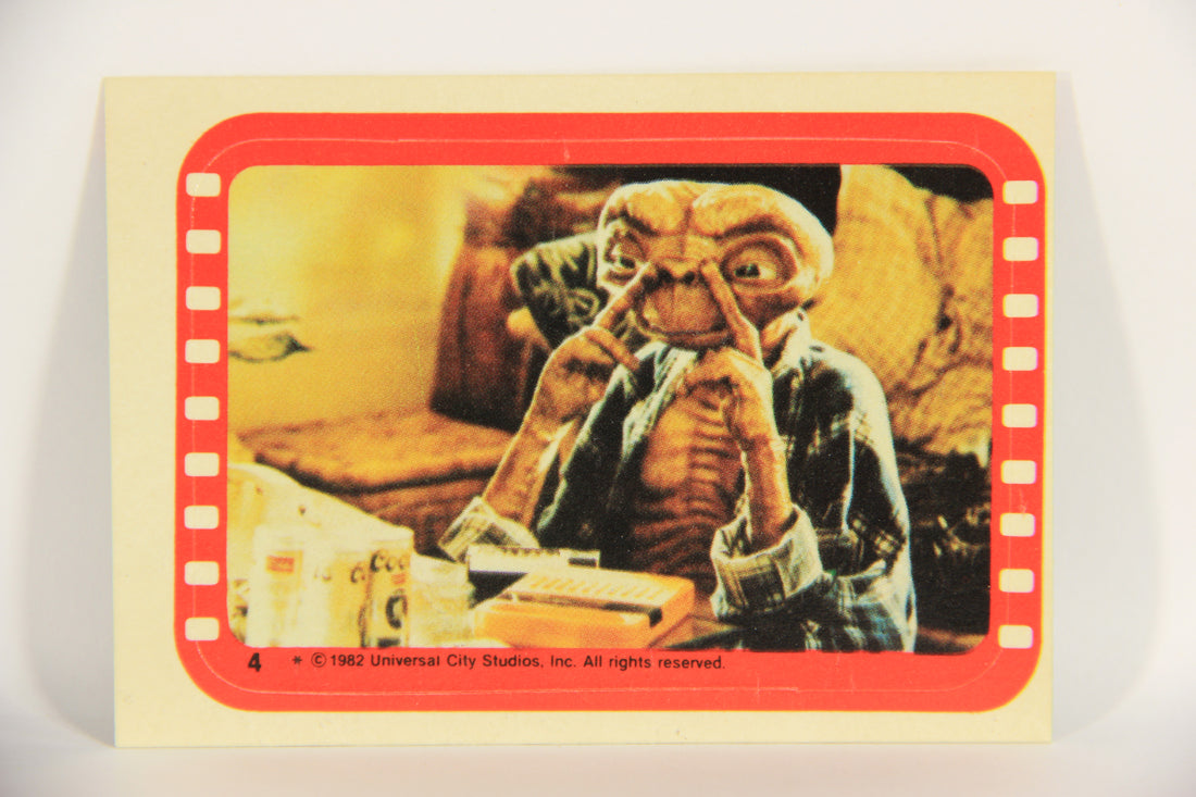 E.T. The Extra-Terrestrial 1982 Trading Card Sticker #4 E.T. The Tipsy Alien L021056