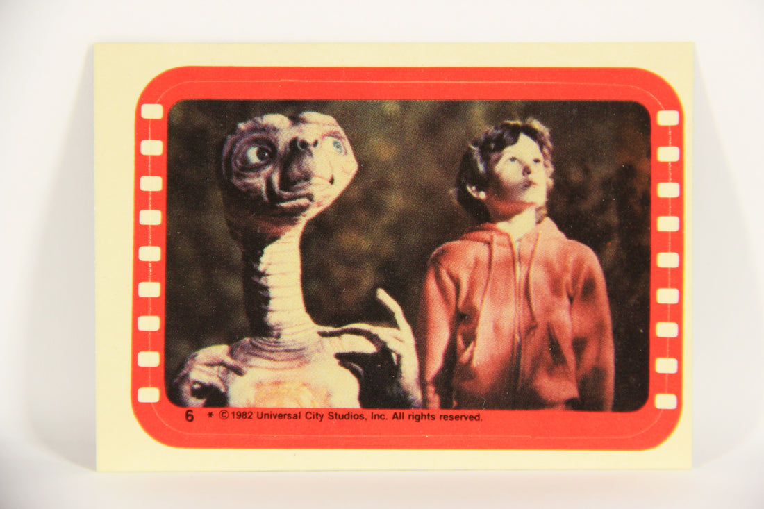 E.T. The Extra-Terrestrial 1982 Trading Card Sticker #6 E.T. And Elliot L021058