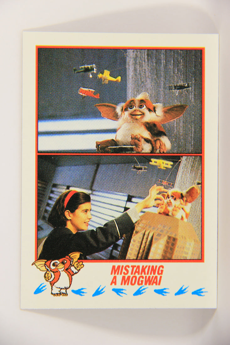Gremlins 2 The New Batch 1990 Trading Card #33 Mistaking A Mogwai ENG L021079