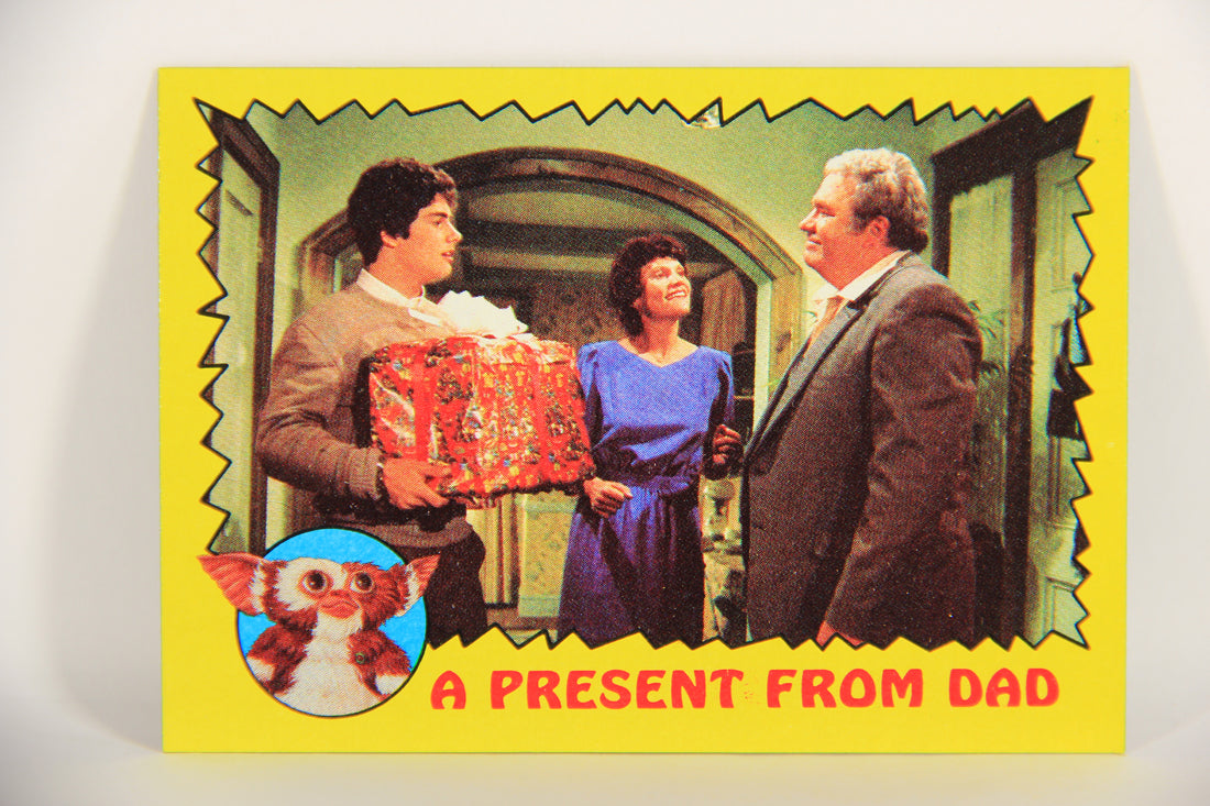 Gremlins 1984 Trading Card #11 A Present From Dad ENG Topps L021126