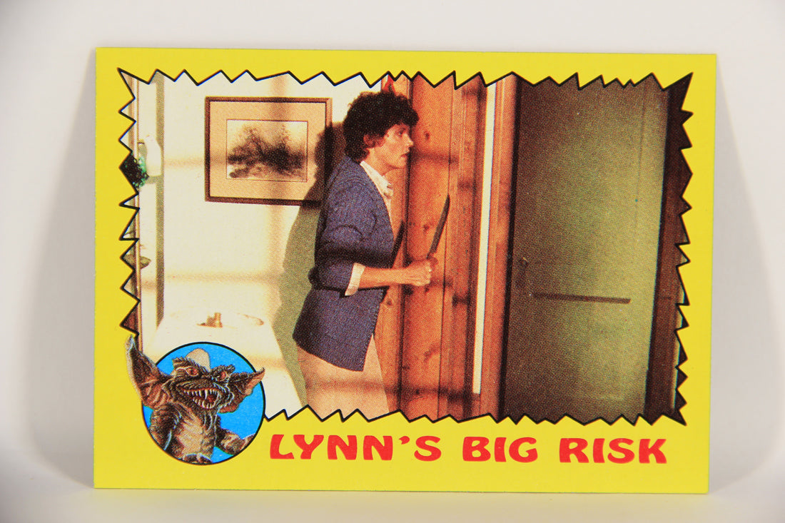 Gremlins 1984 Trading Card #37 Lynn's Big Risk ENG Topps L021152