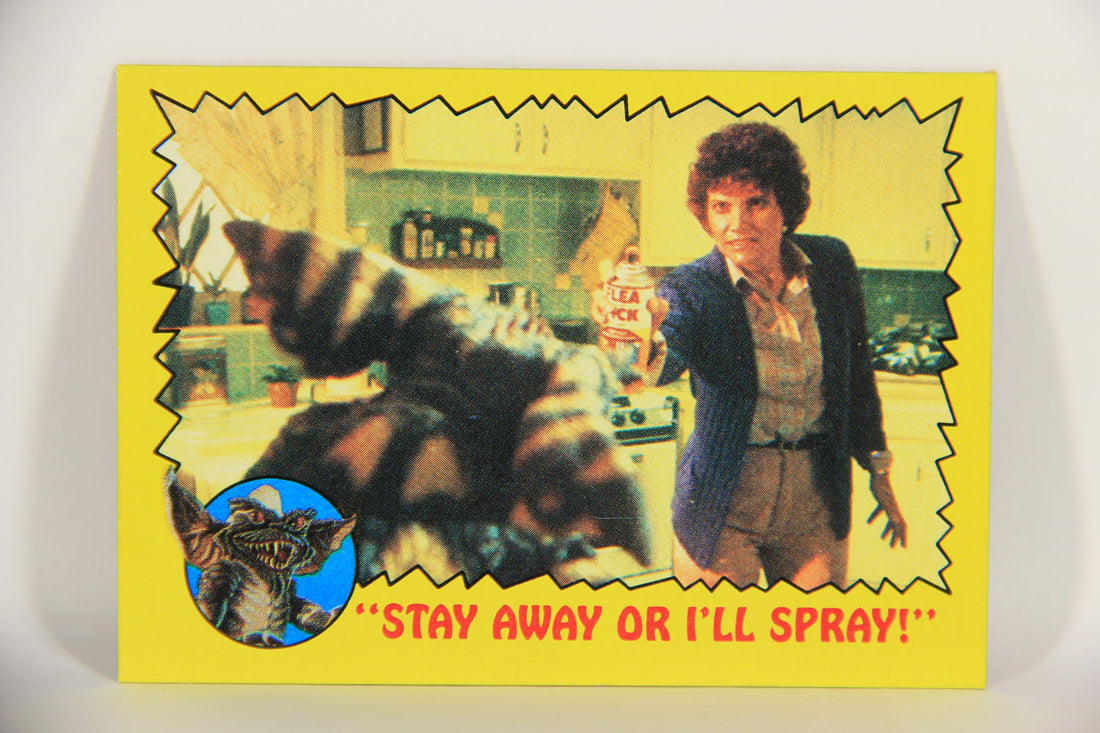 Gremlins 1984 Trading Card #39 Stay Away Or I'll Spray ENG Topps L021154